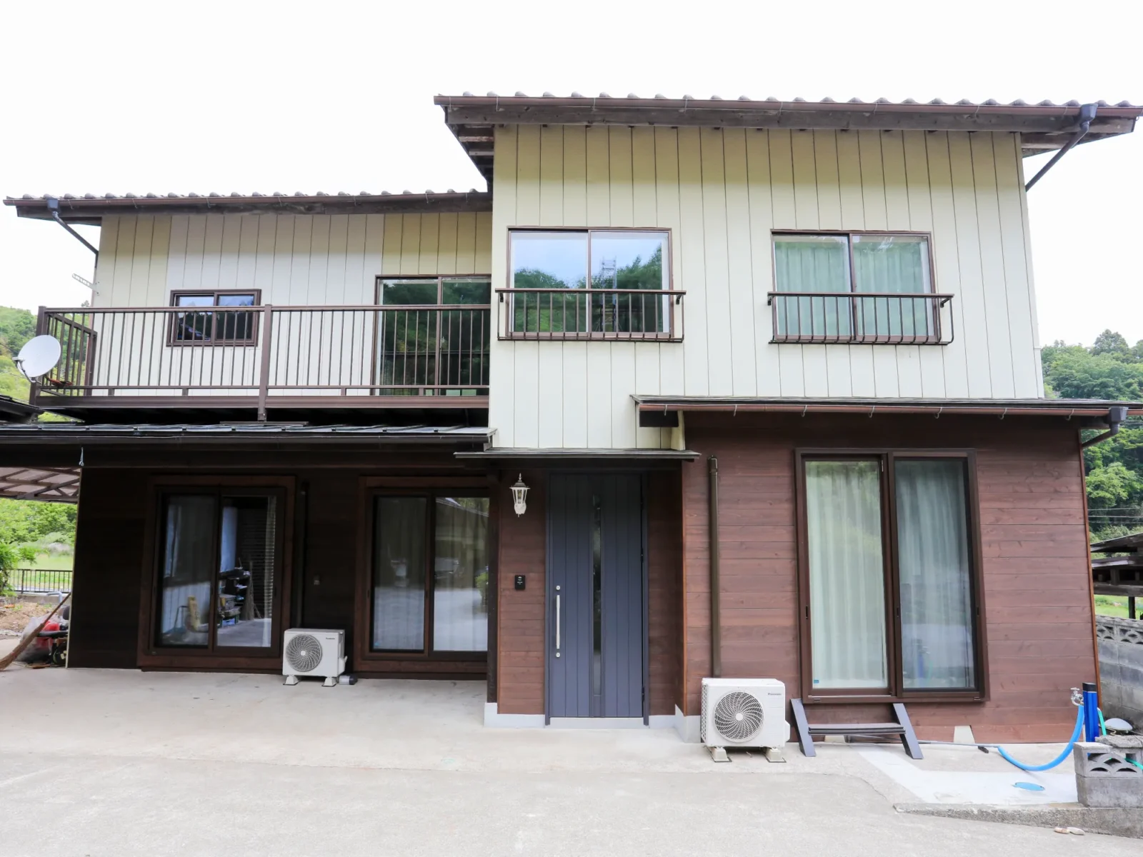 山あいに佇む一軒家を、家族らしさあふれる住まいへフルリノベーション
